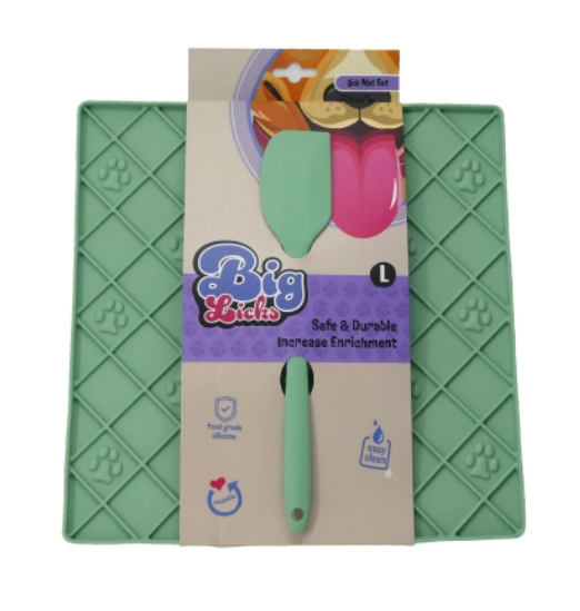 big licks mat with seving spoon green Big Licks Mat With Serving Spoon Large - Green - Image 1